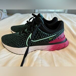 New Nike React women’s running shoes. Size 9.5.